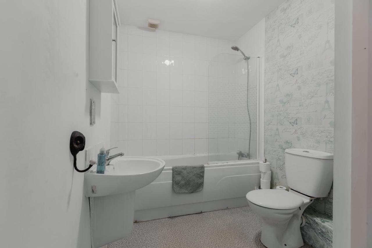 Hullidays - Theatre Side Apartment - Refurbished 2023 Kingston upon Hull Esterno foto